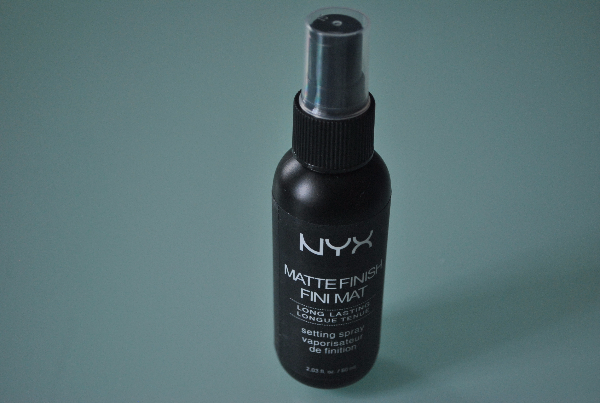 Спрей для фиксации макияжа Nyx Matte Finish Fini Mat 60ml. (черный) 
